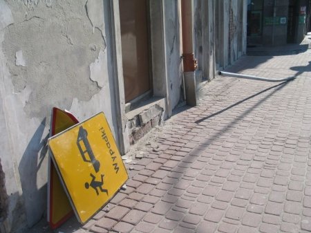 Wjechała w kamienicę