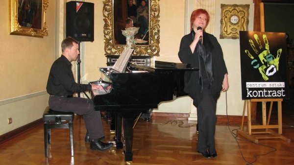 Wróciła, aby zaśpiewać