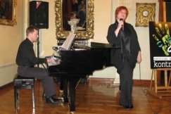 Wróciła, aby zaśpiewać