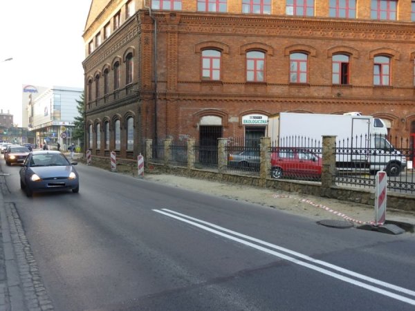 Likwidują chodnik na Piłsudskiego