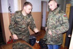 Żołnierze nie boją się fali