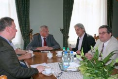 Historycy z naukowcami