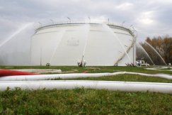 Pożar zbiorników z paliwem