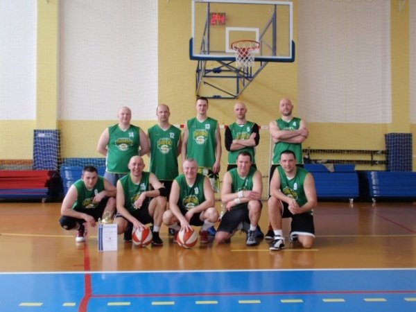 Policjanci celnie rzucali