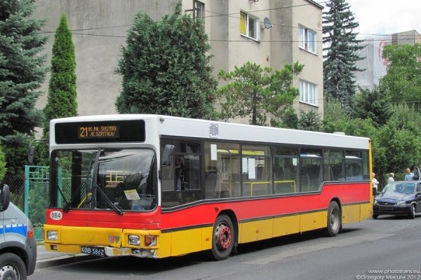 Wjechała w autobus