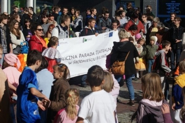 Kolorowy korowód w śródmieściu