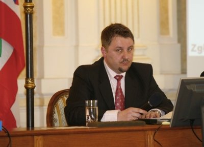 Radni zbierają do kapelusza