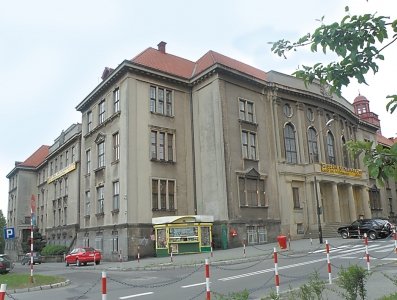 Od filii do akademii
