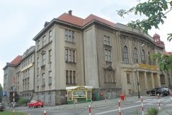 Od filii do akademii