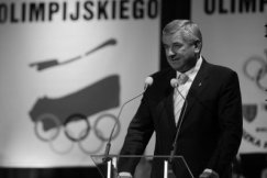 Siedzę i płaczę za nimi...
