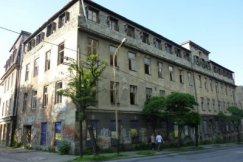 Stoją i straszą