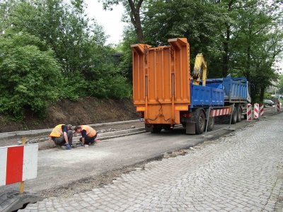 Kostkę zrywają, asfalt wylewają