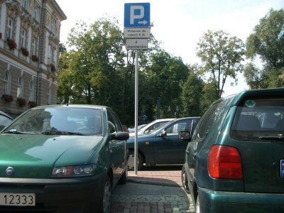 Każdy parkuje gdzie może
