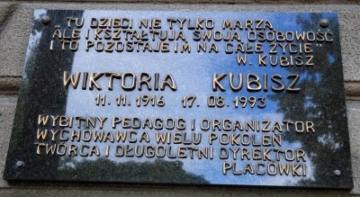 Władza daje i odbiera