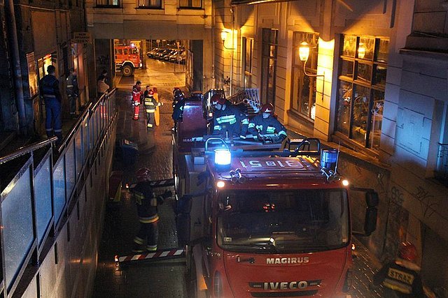 Skoczył z trzeciego piętra i żyje