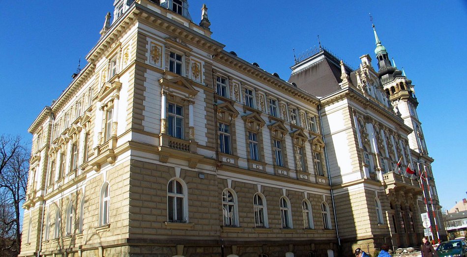 Coraz więcej urzędników miejskich