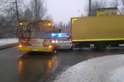 Zmiażdżyli radiowóz policyjny