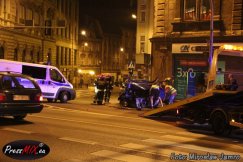 Wjechał autem do banku