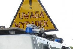 Motocyklista uderzył w drzewo