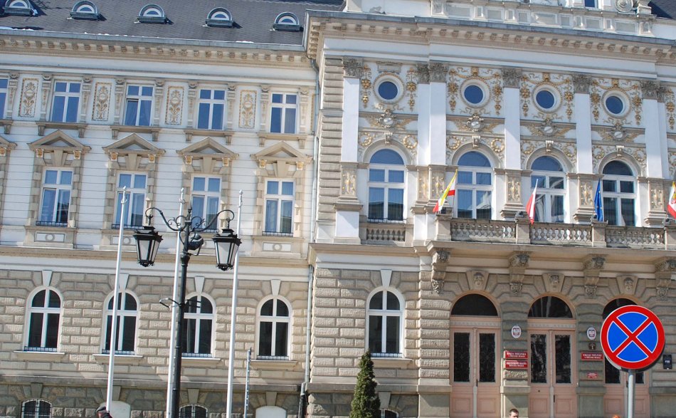 Czy Ratusz jest oszczędny?