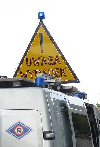 Rowerzysta pod kołami chevroleta