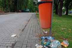 Kubły puste, kosze pełne