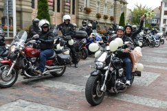 Weselny orszak motocyklistów