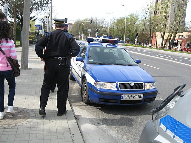 Notorycznie przechodzą na czerwonym