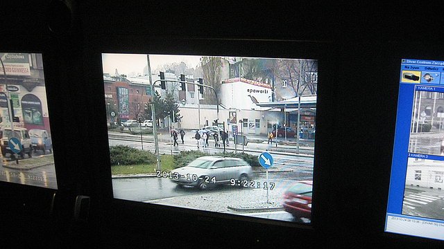 Piesi i rowerzyści w oku kamery