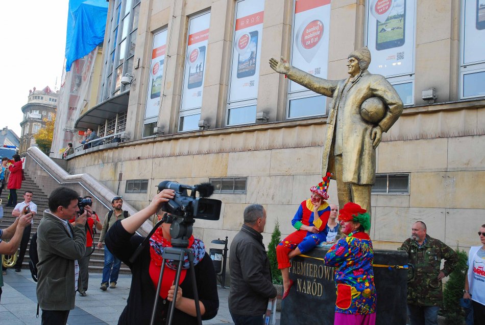 Złoty premier na placu - foto