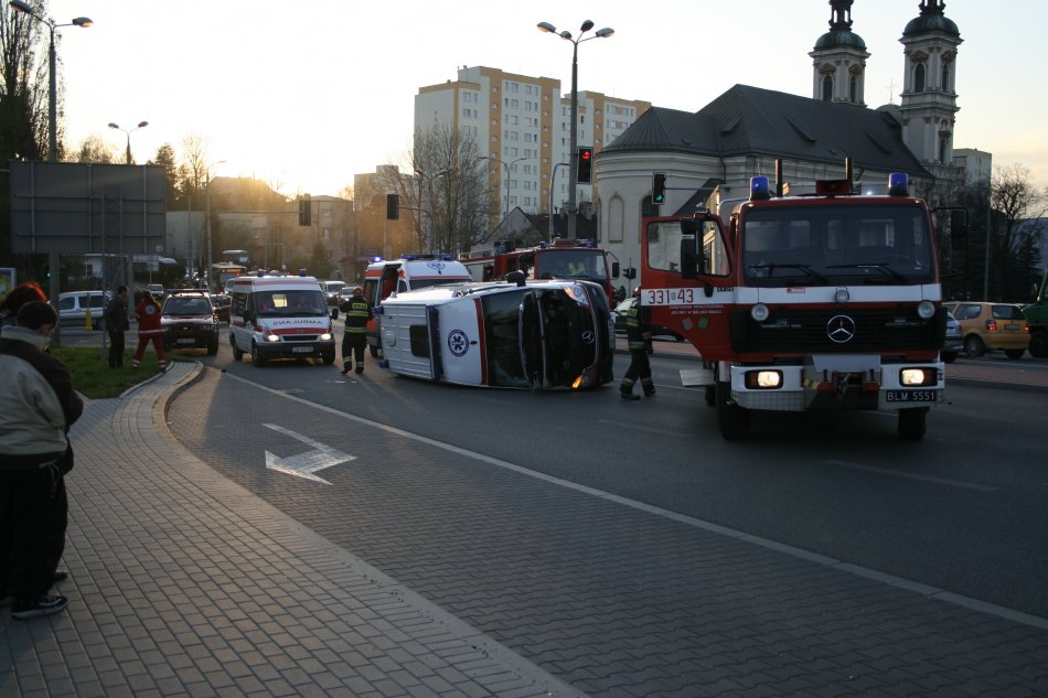Uderzył w karetkę na sygnale