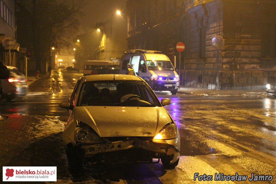 Ostre zderzenie na skrzyżowaniu