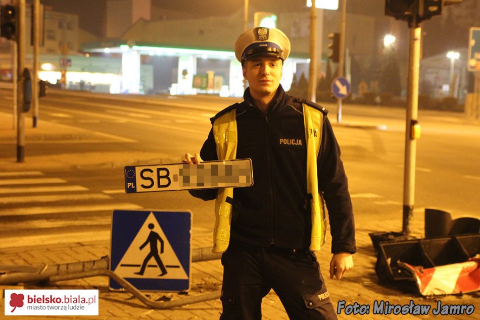 Roztrzaskał sygnalizację świetlną - foto