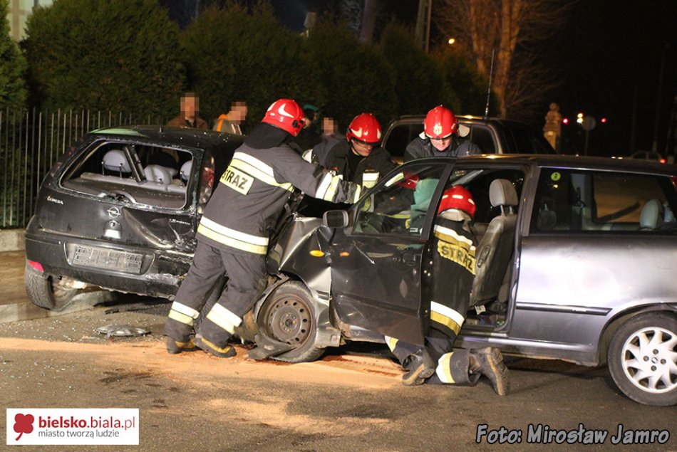 Kraksa trzech samochodów - foto