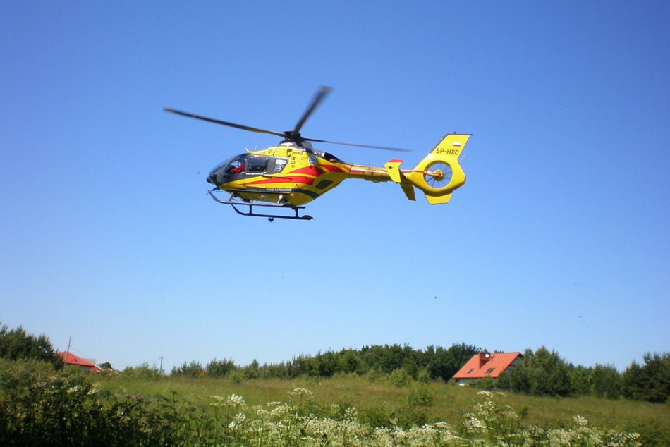 Poszkodowany odtransportowany helikopterem LPR