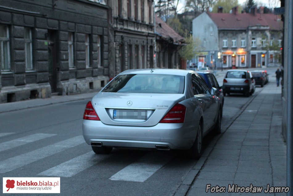 Zaparkował na przejściu dla pieszych - foto