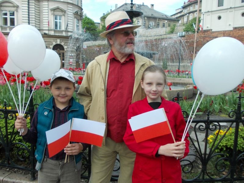SLD świętował przed teatrem