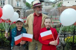 SLD świętował przed teatrem
