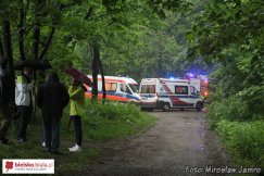Porwani przez wezbraną rzekę - foto