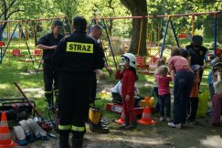 Przyszli do dzieci z dzielnicowym