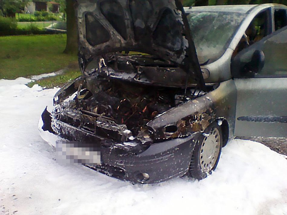 Spłonął samochód w Bystrej - foto