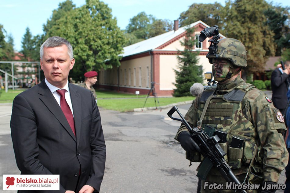 Minister odwiedził spadochroniarzy - foto