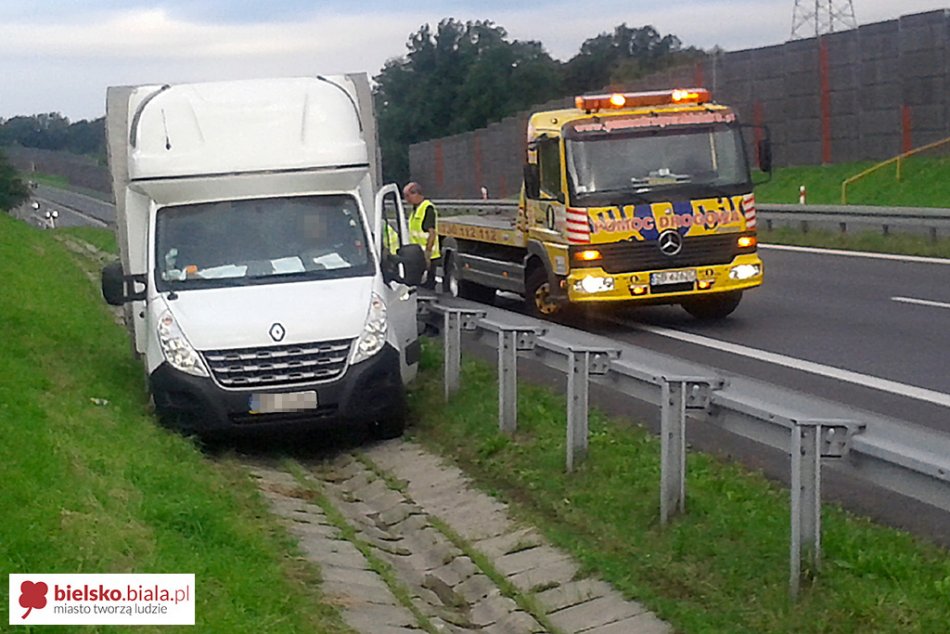 S1: Dostawczak wypadł z trasy - foto