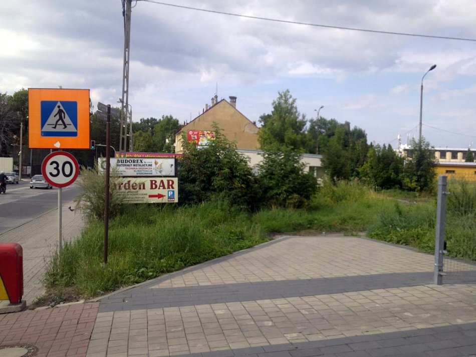 Centrum handlowe obok stadionu?