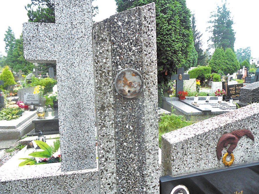 Cmentarne złodziejstwo