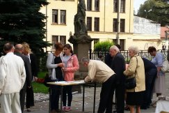 Dość smrodu - akcja przed kościołami