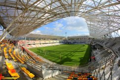 Boisko i parking obok stadionu?