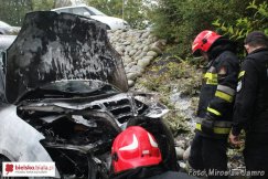 Spłonęło auto na parkingu - foto