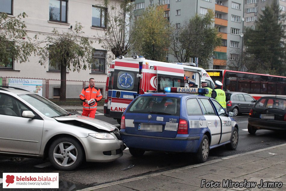 Wjechał w radiowóz policyjny - foto