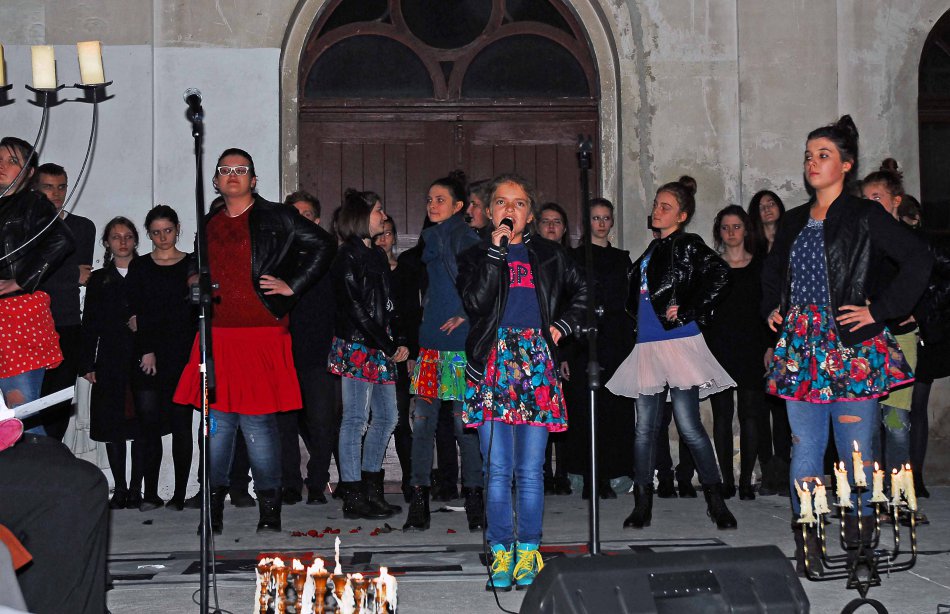 Śpiewali pośród świateł - foto